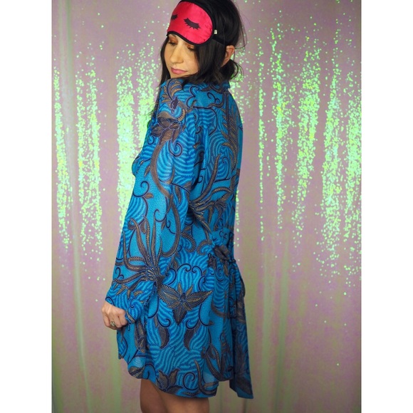 SOLD VINTAGE VS Two Piece Nightgown Set Robe - Picture 5 of 8